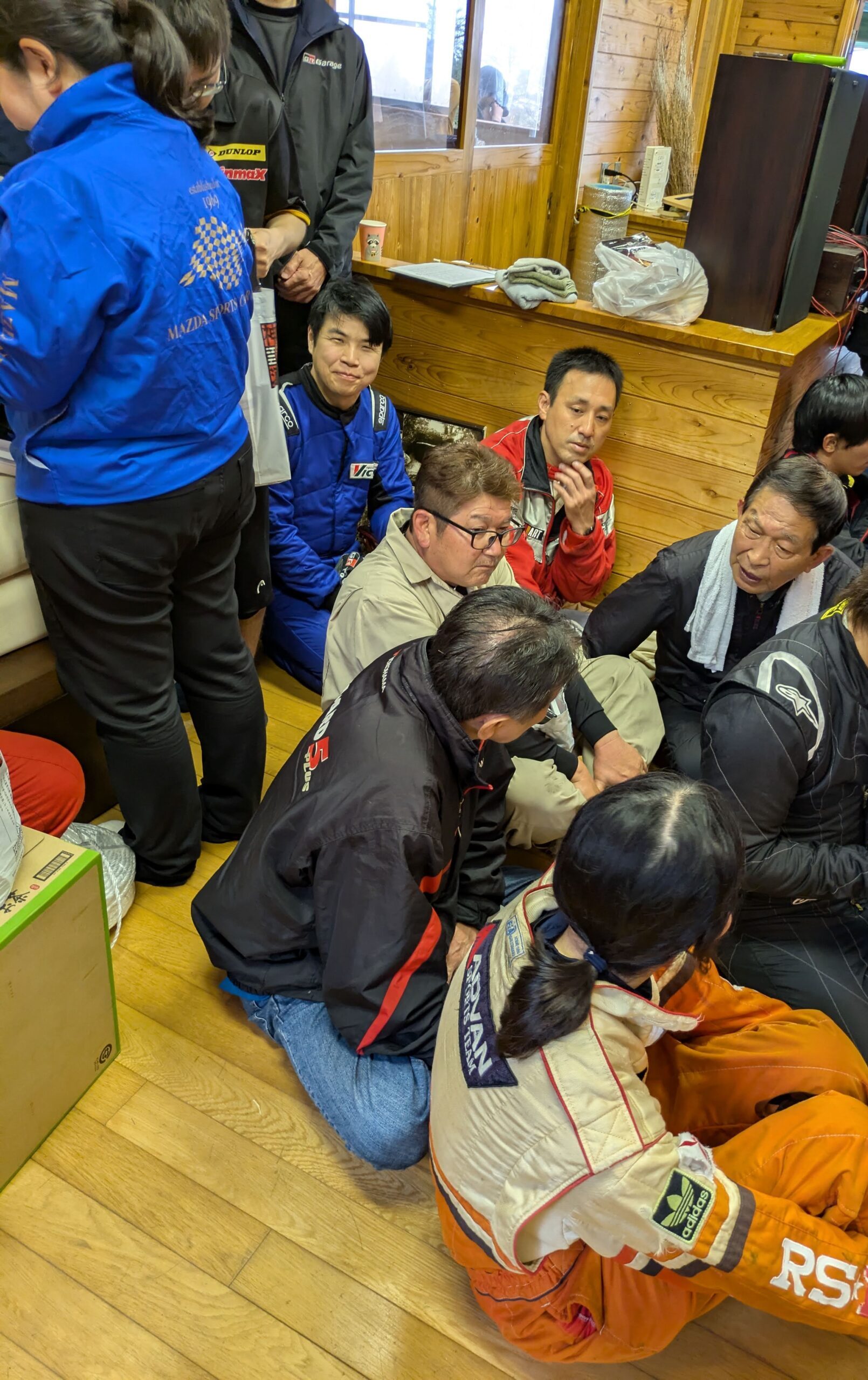 大会会場です。和やかです。