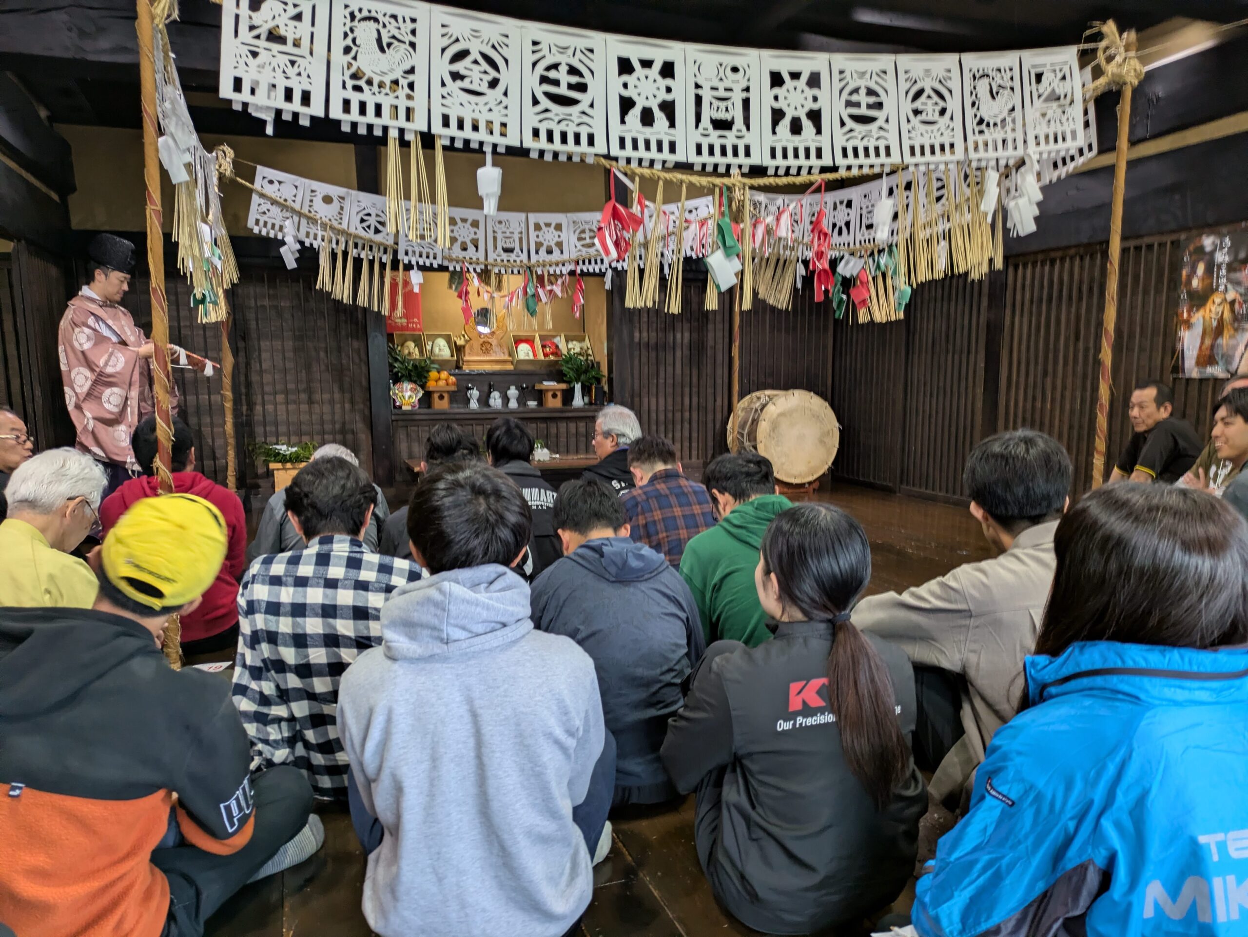 4月：ひむかラリー2026無事に事故なく完走できるようお祓いを受けたようですね